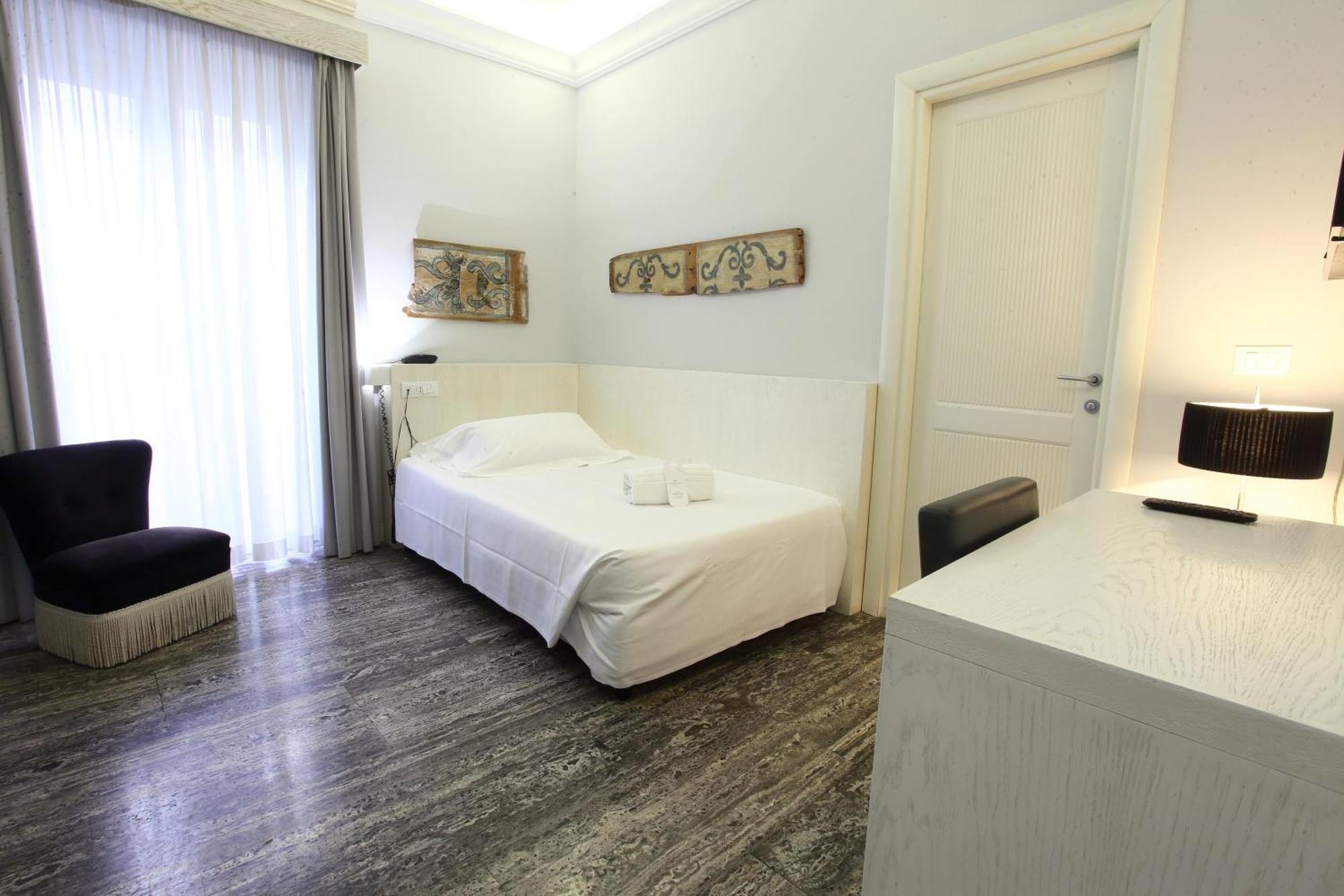 Small Double Room,1536930409:JPEG